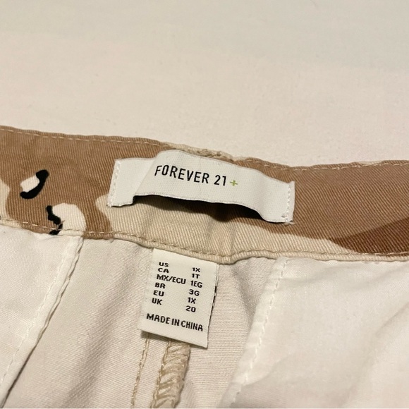Forever 21 Womens Camo Pants Size 1X - Picture 10 of 16